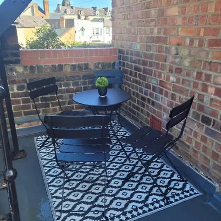 Crescent View & Quiet Sleeps 4 *