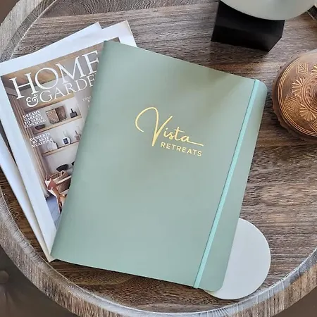 Crescent View 公寓 *