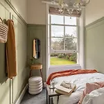 Apartment Crescent View & Quiet Sleeps 4
