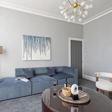 Crescent View & Quiet Sleeps 4