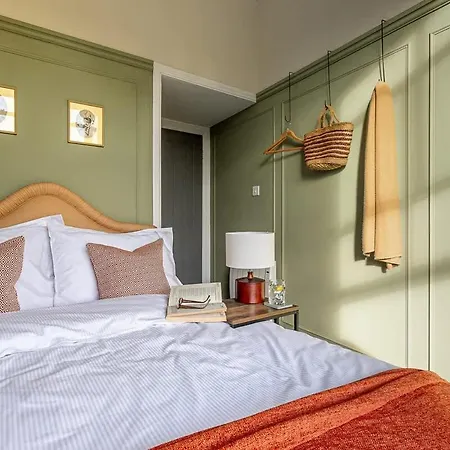 Apartment Crescent View