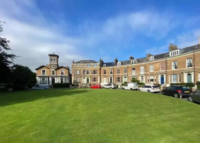 Crescent View Central & Quiet Sleeps 4 * Scarborough