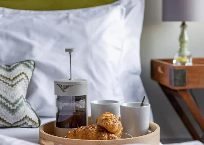 Crescent View Central & Quiet Sleeps 4 アパート